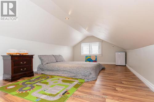 4397 Homewood Avenue, Niagara Falls, ON - Indoor Photo Showing Bedroom