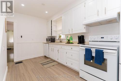 4397 Homewood Avenue, Niagara Falls, ON - Indoor Photo Showing Kitchen