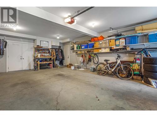 2033 Sunview Drive, West Kelowna, BC - Indoor Photo Showing Garage