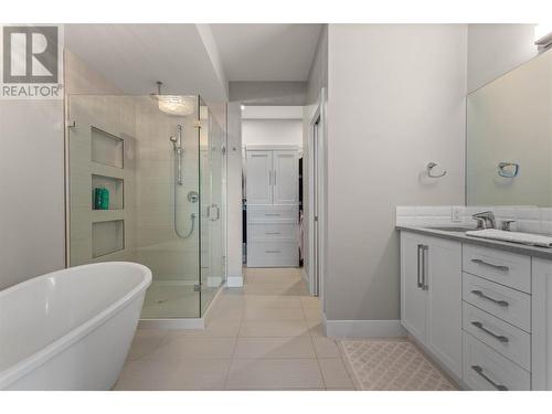 2033 Sunview Drive, West Kelowna, BC - Indoor Photo Showing Bathroom