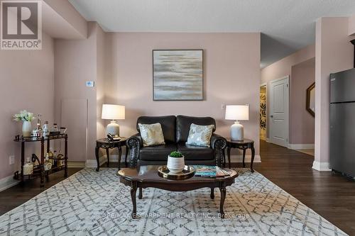 #504 -319 Highway 8, Hamilton, ON - Indoor Photo Showing Living Room