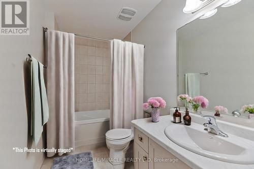 17 Valencia Avenue, Kitchener, ON - Indoor Photo Showing Bathroom