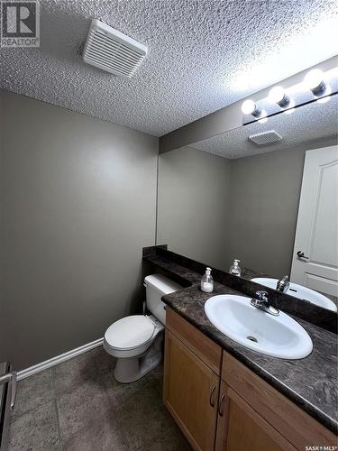 205A1 1121 Mckercher Drive, Saskatoon, SK - Indoor Photo Showing Bathroom