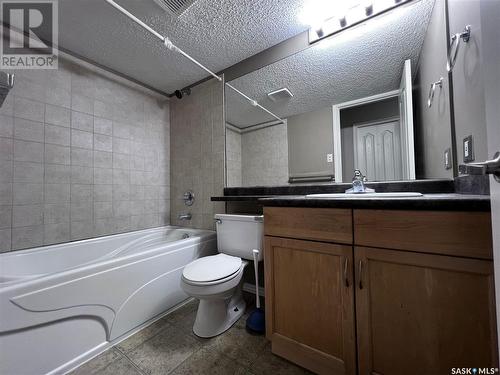 205A1 1121 Mckercher Drive, Saskatoon, SK - Indoor Photo Showing Bathroom