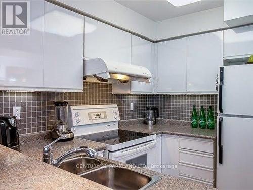 506 - 942 Yonge Street, Toronto, ON - Indoor Photo Showing Kitchen With Double Sink
