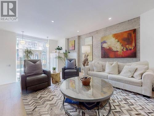 98 Pembroke St, Toronto, ON - Indoor Photo Showing Living Room