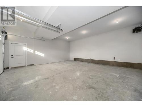2990 20 Street Ne Unit# 35, Salmon Arm, BC - Indoor Photo Showing Garage