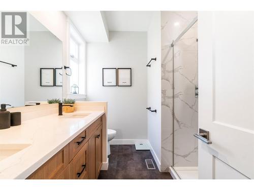 1160 16 Street Ne, Salmon Arm, BC - Indoor Photo Showing Bathroom