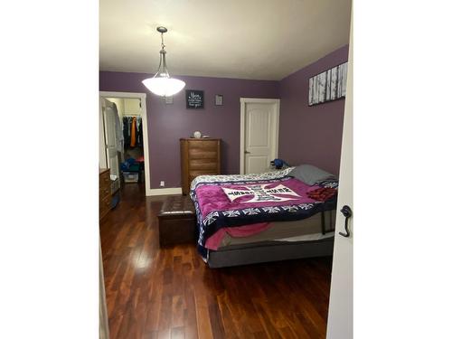 1025 30Th Avenue, Cranbrook, BC - Indoor Photo Showing Bedroom