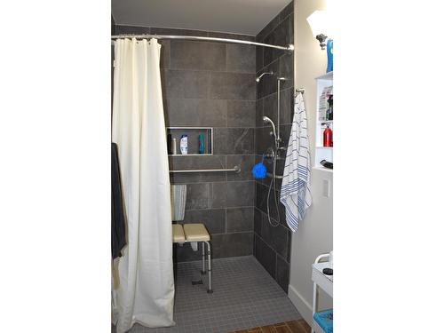 1025 30Th Avenue, Cranbrook, BC - Indoor Photo Showing Bathroom