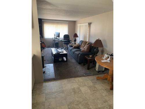1 - 152 Schulte Crescent, Castlegar, BC - Indoor Photo Showing Living Room