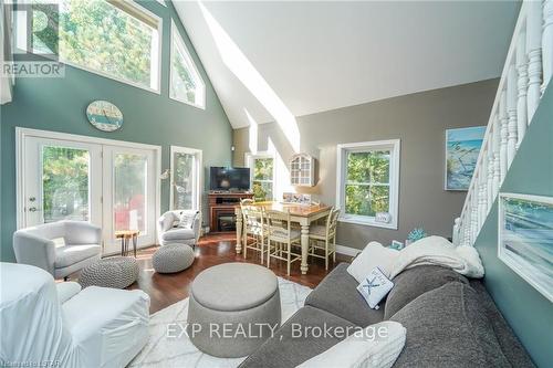 7691 Whatman Street, Lambton Shores, ON - Indoor Photo Showing Living Room