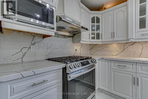 15 Royal York Court, Brant, ON - Indoor Photo Showing Kitchen With Upgraded Kitchen
