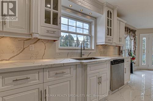 15 Royal York Court, Brant, ON - Indoor Photo Showing Kitchen