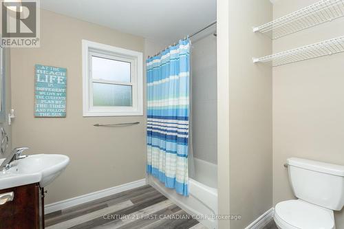 387 Stanley Park, Central Elgin, ON - Indoor Photo Showing Bathroom