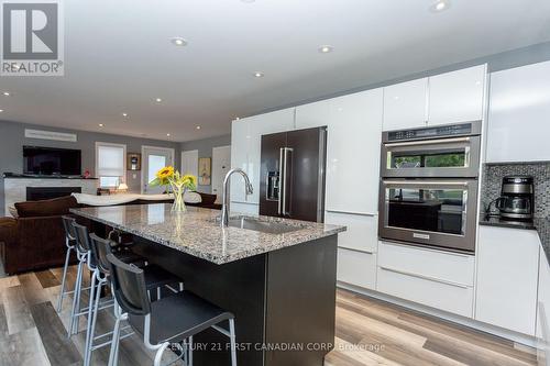 387 Stanley Park, Central Elgin, ON - Indoor Photo Showing Kitchen With Upgraded Kitchen