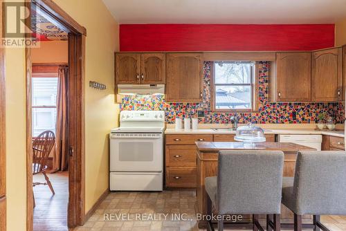6319 Barker Street, Niagara Falls, ON - Indoor Photo Showing Kitchen