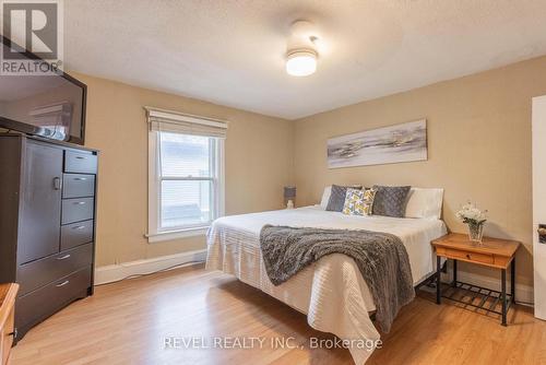 6319 Barker St, Niagara Falls, ON - Indoor Photo Showing Bedroom