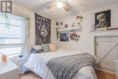 6319 Barker Street, Niagara Falls, ON - Indoor Photo Showing Bedroom
