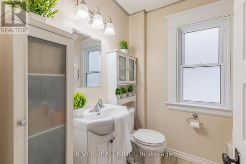 6319 Barker St, Niagara Falls, ON - Indoor Photo Showing Bathroom