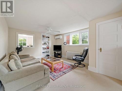 68 Tecumseth Street, Orillia, ON - Indoor Photo Showing Living Room