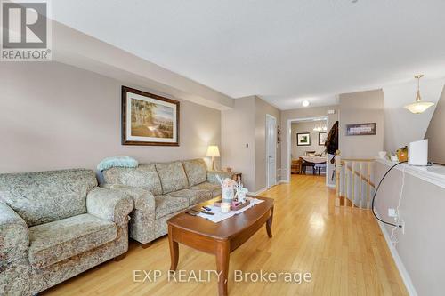 92 - 1128 Dundas Street W, Mississauga, ON - Indoor Photo Showing Living Room