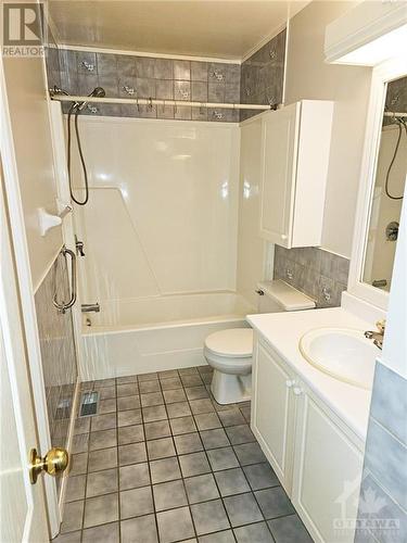2550 South River Road, Kemptville, ON - Indoor Photo Showing Bathroom