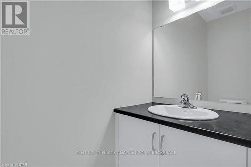 58 Aspen Pkwy, Aylmer, ON -  Photo Showing Bathroom