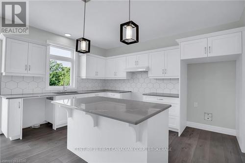 58 Aspen Parkway, Aylmer (Ay), ON - Indoor Photo Showing Kitchen With Upgraded Kitchen