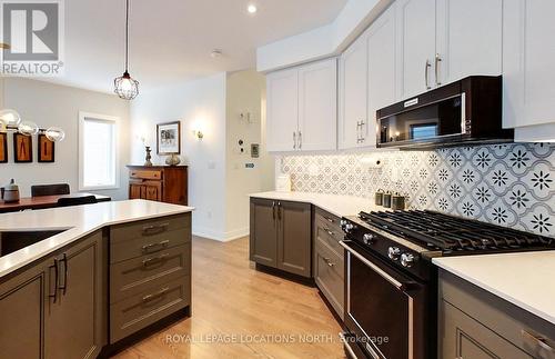 106 Clippers Lane, Blue Mountains, ON - Indoor Photo Showing Kitchen With Upgraded Kitchen