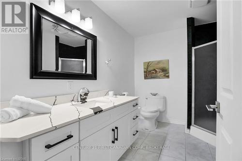 19 Sydenham Dr, London, ON - Indoor Photo Showing Bathroom