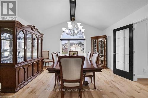 19 Sydenham Dr, London, ON - Indoor Photo Showing Dining Room