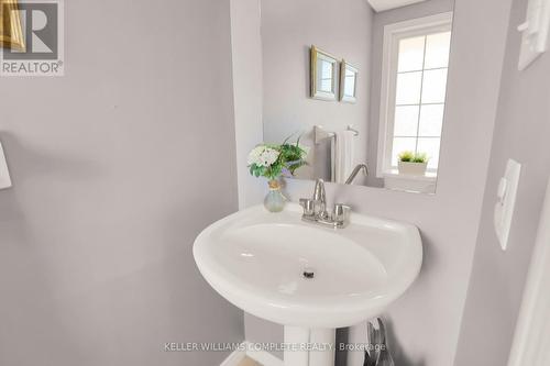 76 Magnolia Crescent, Grimsby, ON - Indoor Photo Showing Bathroom