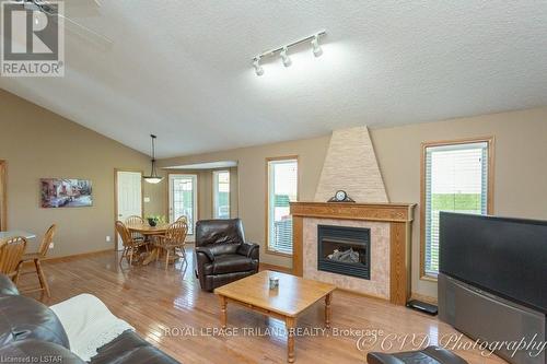 1104 Gladstone Dr, Thames Centre, ON - Indoor Photo Showing Living Room With Fireplace