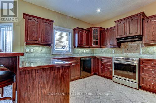 328 Plane Tree Drive, London, ON - Indoor Photo Showing Kitchen