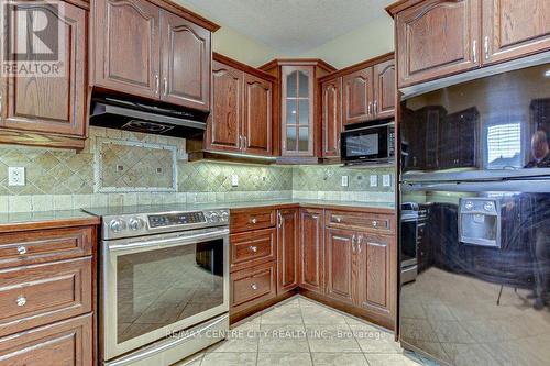 328 Plane Tree Dr, London, ON - Indoor Photo Showing Kitchen