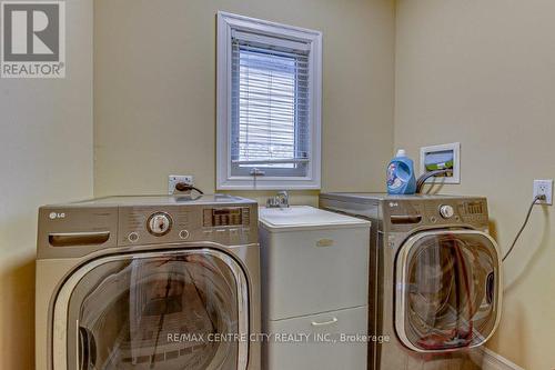328 Plane Tree Drive, London, ON - Indoor Photo Showing Laundry Room