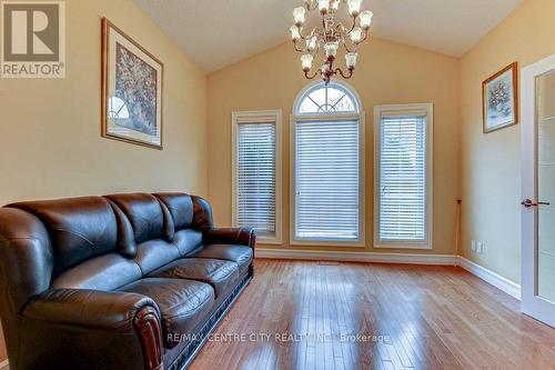 328 Plane Tree Dr, London, ON - Indoor Photo Showing Living Room