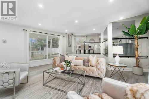 5 Crago Rd, Amaranth, ON - Indoor Photo Showing Living Room