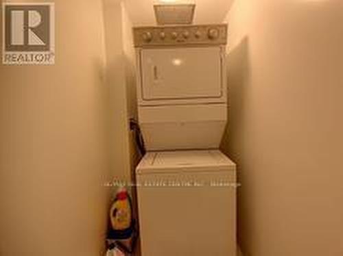 512 - 80 Esther Lorrie Drive, Toronto, ON - Indoor Photo Showing Laundry Room