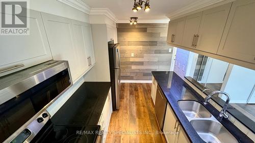 217 - 4185 Shipp Drive, Mississauga, ON - Indoor Photo Showing Kitchen
