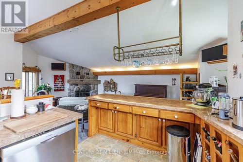 108 Timmons St, Blue Mountains, ON - Indoor Photo Showing Kitchen