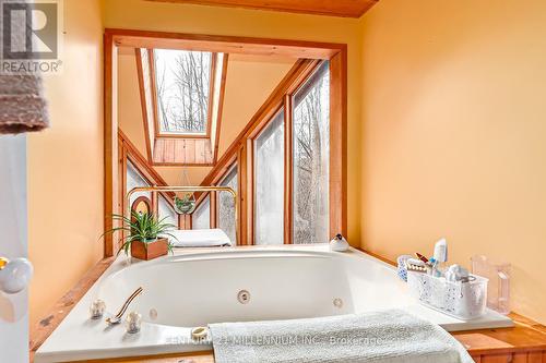 108 Timmons St, Blue Mountains, ON - Indoor Photo Showing Bathroom