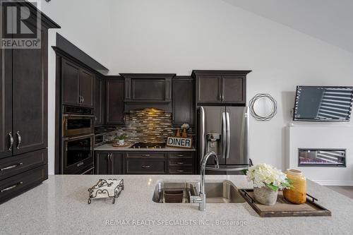 40 Hopevalley Crescent, Caledon, ON - Indoor Photo Showing Kitchen With Upgraded Kitchen