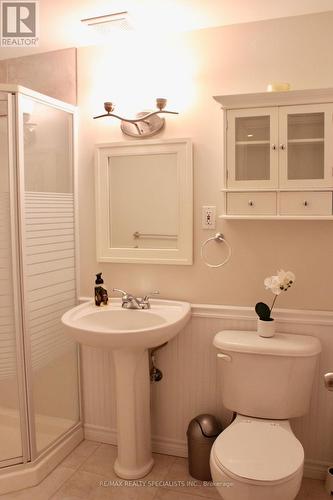 31 1/2 Thorold Rd, Welland, ON - Indoor Photo Showing Bathroom