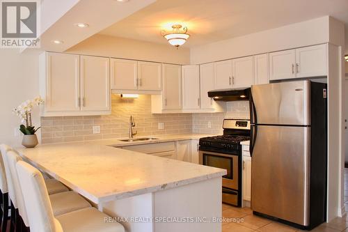 31 1/2 Thorold Rd, Welland, ON - Indoor Photo Showing Kitchen