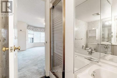 307 - 2121 Lakeshore Road, Burlington, ON - Indoor Photo Showing Bathroom