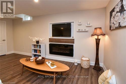 27 Spruce Cres, Welland, ON - Indoor Photo Showing Living Room With Fireplace