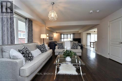 27 Spruce Cres, Welland, ON - Indoor Photo Showing Living Room