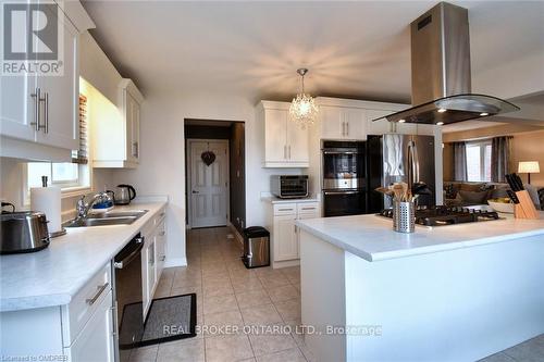 27 Spruce Cres, Welland, ON - Indoor Photo Showing Kitchen With Double Sink